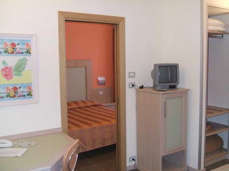 Hotel Mediterraneo Stagno Kültér fotó