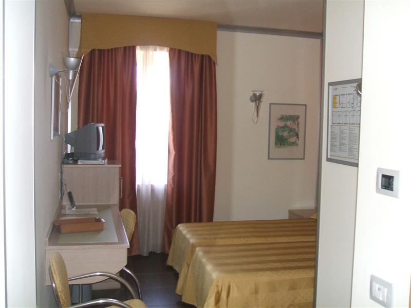 Hotel Mediterraneo Livorno Szoba fotó